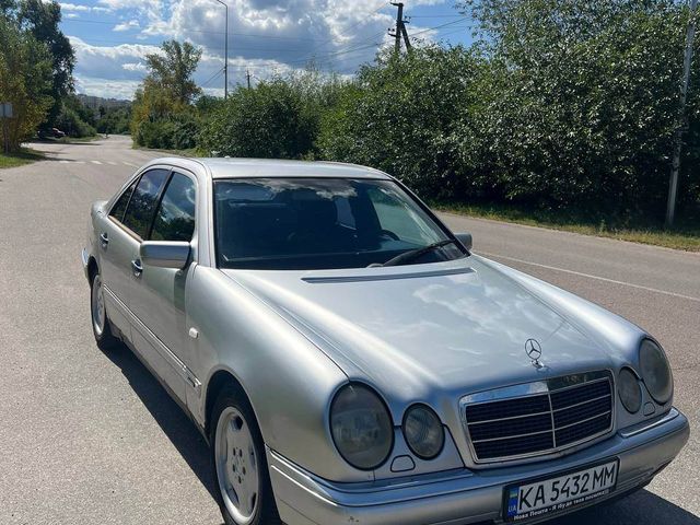 Mercedes-Benz E-Класс - зображення 1
