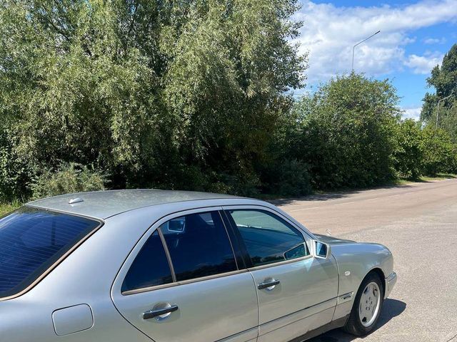 Mercedes-Benz E-Класс - зображення 4