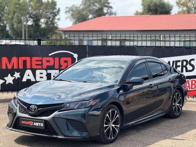 Toyota Camry - фото 2