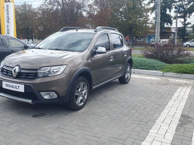 Renault Sandero - фото 1