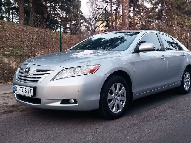 Toyota Camry - зображення 1