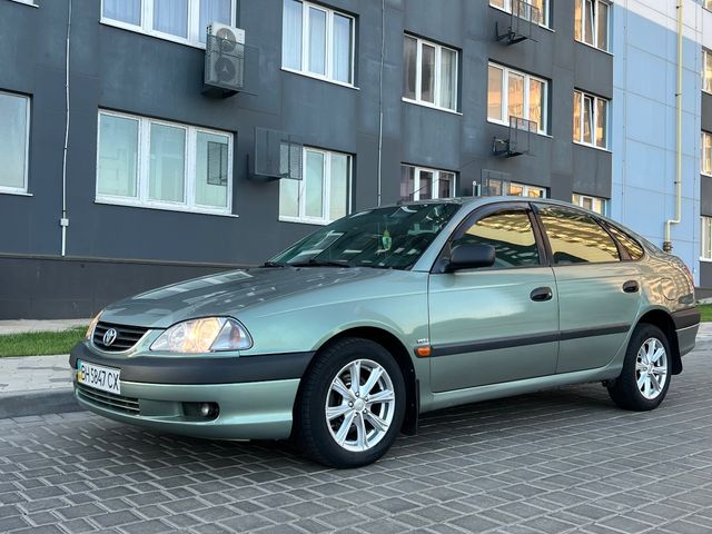 Toyota Avensis - зображення 1