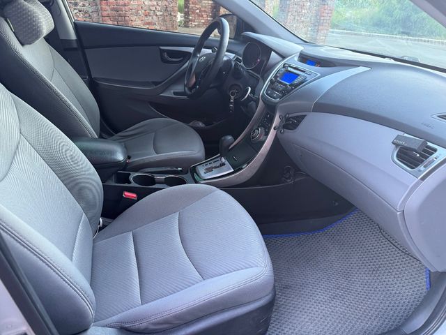 Hyundai Elantra - зображення 5