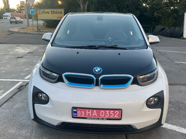 BMW i3 - фото 1