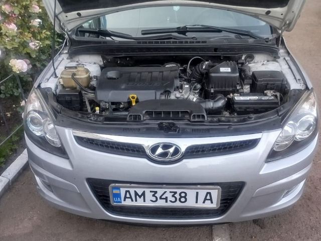 Hyundai i30 - фото 1