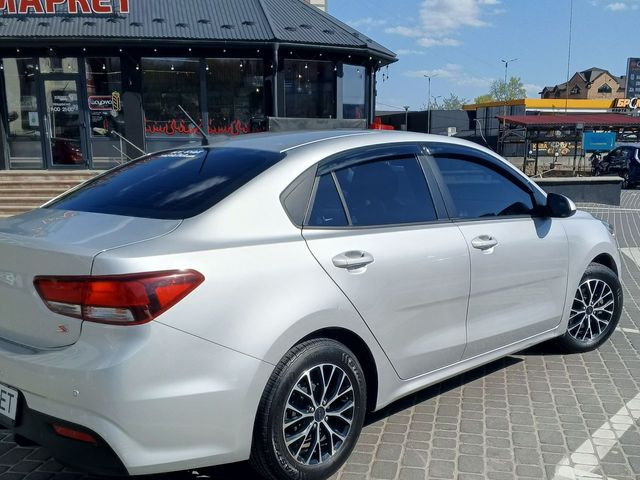 Kia Rio - фото 3