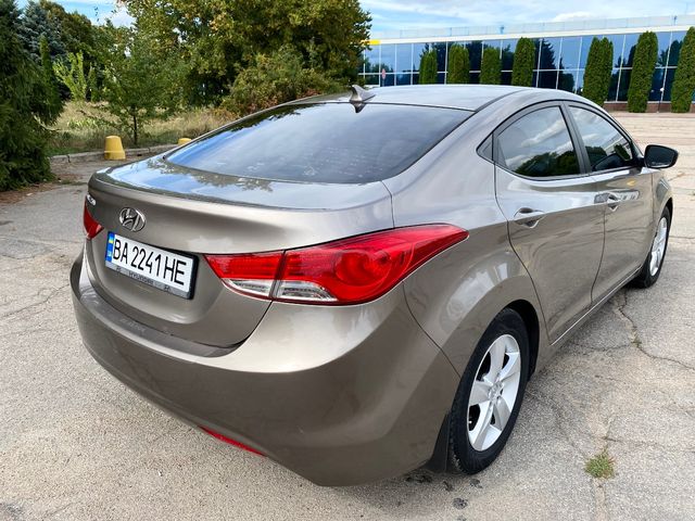 Hyundai Elantra - зображення 4