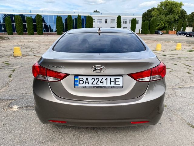 Hyundai Elantra - зображення 3
