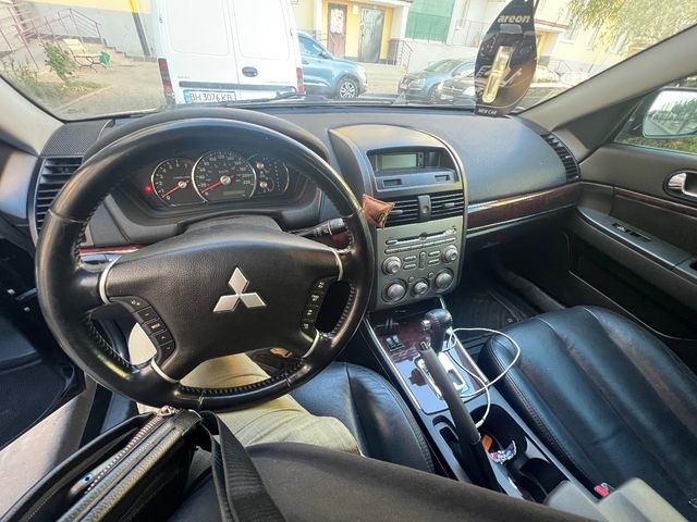 Mitsubishi Galant - зображення 4