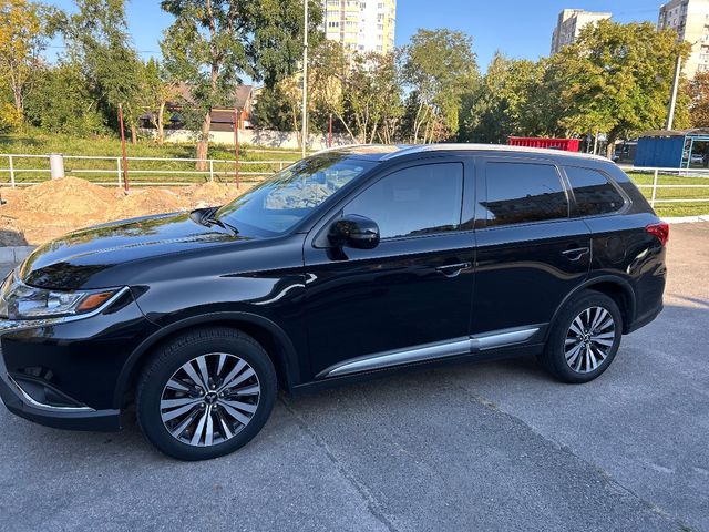 Mitsubishi Outlander - фото 4
