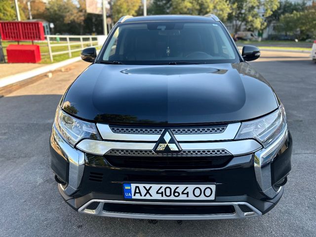 Mitsubishi Outlander - фото 3