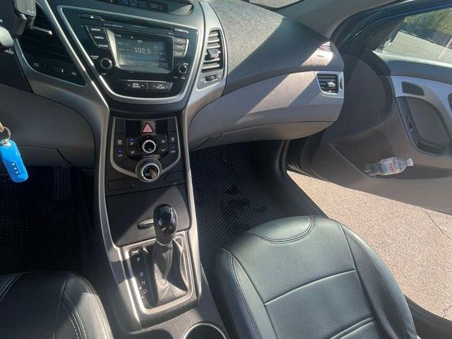 Hyundai Elantra - фото 4