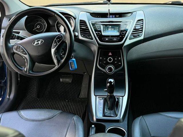 Hyundai Elantra - фото 2