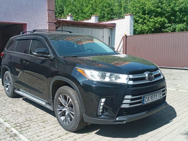 Toyota Highlander - фото 1