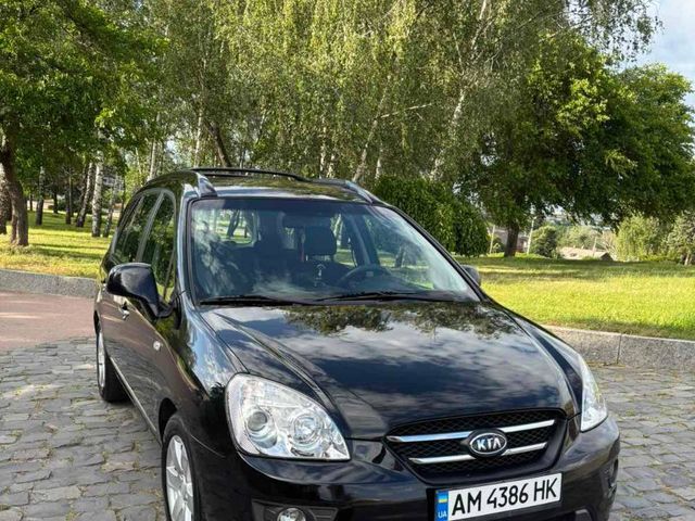 Kia Carens - фото 1