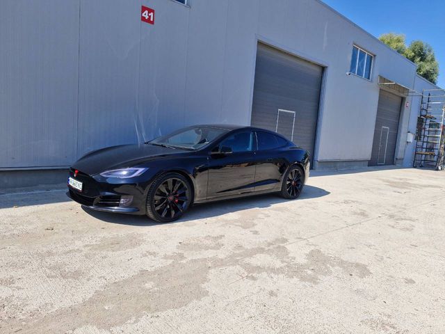 Tesla Model S - зображення 1