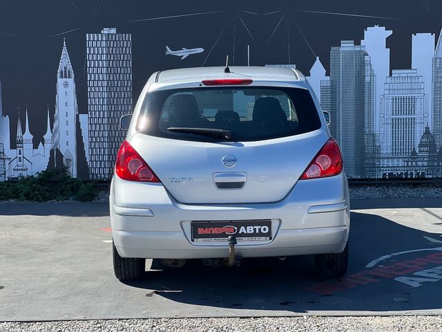 Nissan Tiida - фото 4