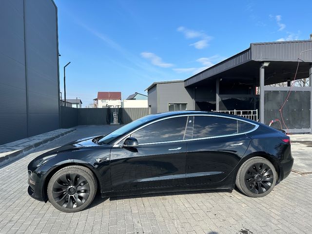 Tesla Model 3 - зображення 1