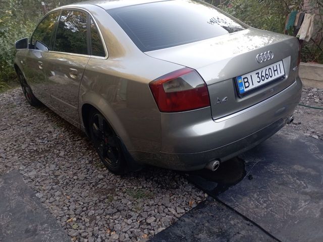 Audi A4 - фото 3