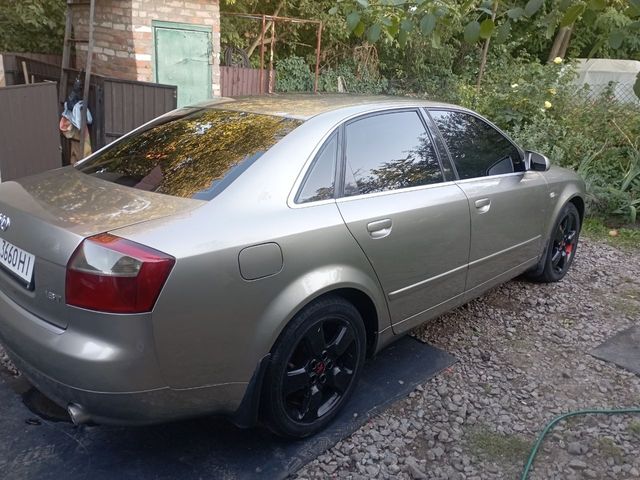 Audi A4 - фото 5
