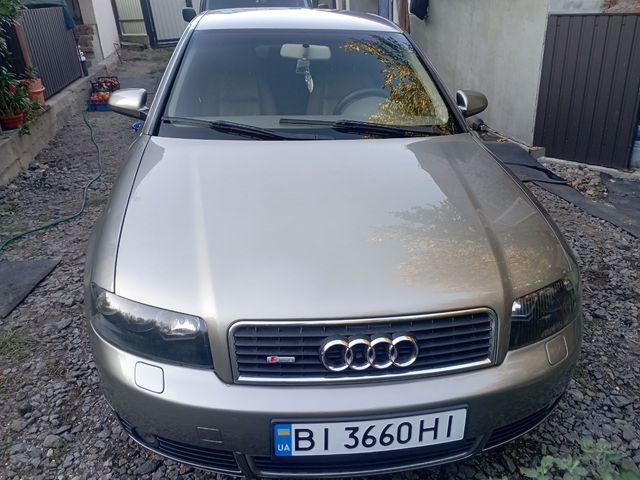 Audi A4 - фото 2