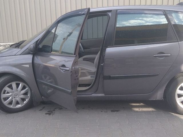 Renault Scenic - фото 4