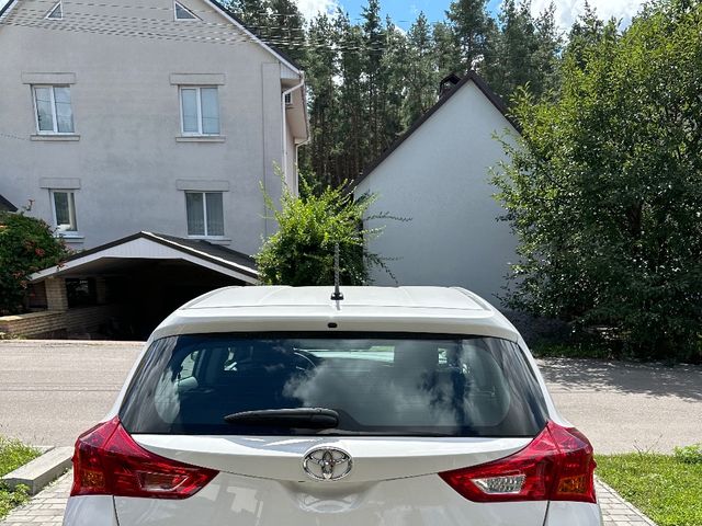 Toyota Auris - зображення 2
