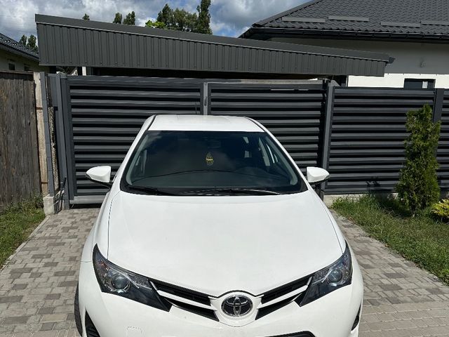 Toyota Auris - зображення 1
