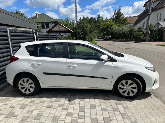 Toyota Auris - зображення 3