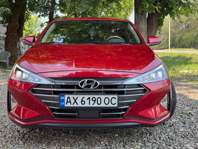Hyundai Elantra - фото 1