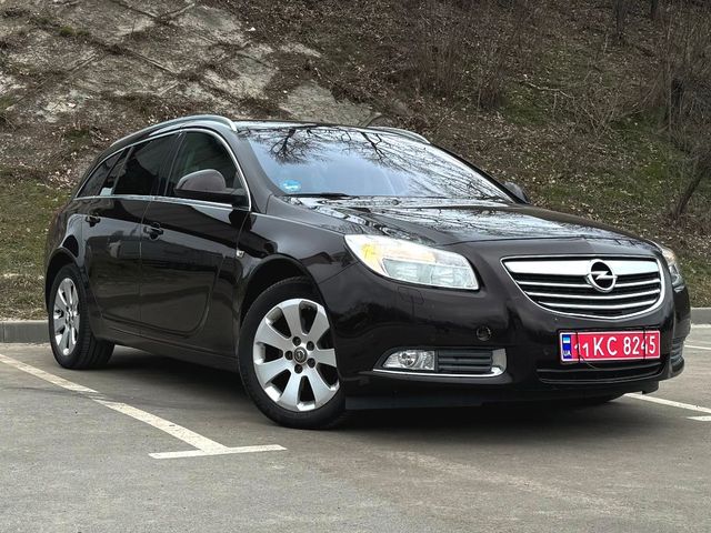 Opel Insignia - фото 1