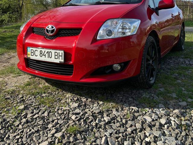 Toyota Auris - зображення 1