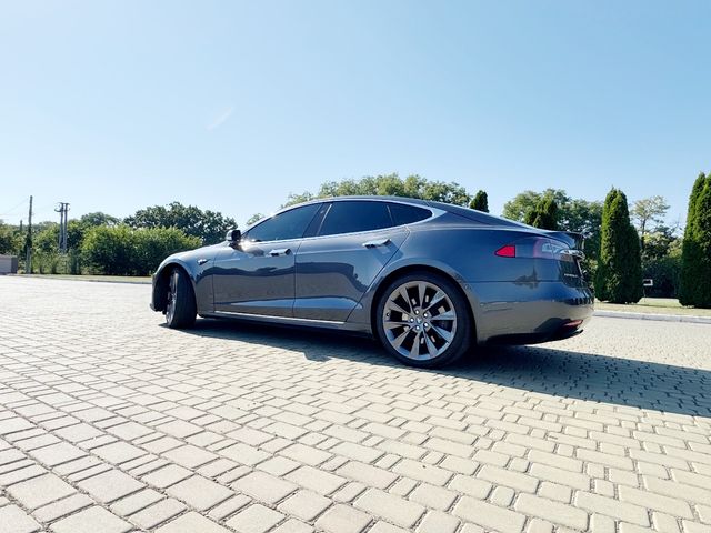 Tesla Model S - зображення 5