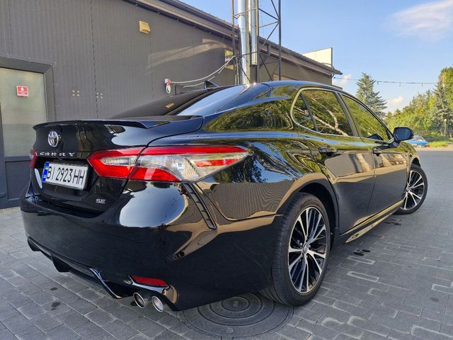 Toyota Camry - фото 2