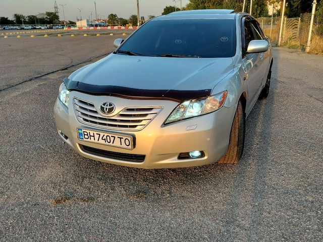 Toyota Camry - зображення 1