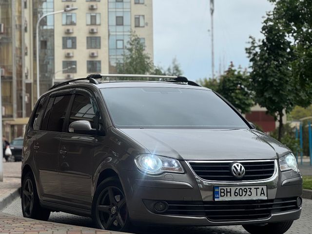 Volkswagen Touran - зображення 1