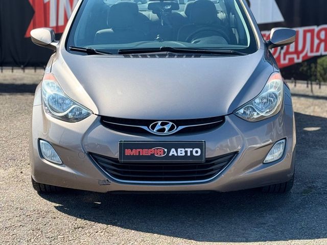 Hyundai Elantra - фото 3