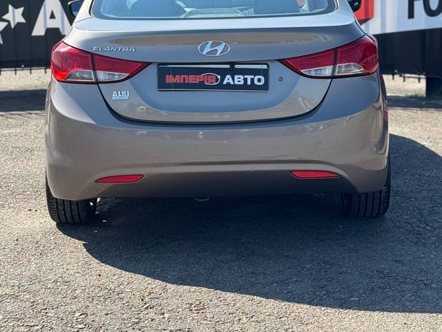 Hyundai Elantra - фото 5