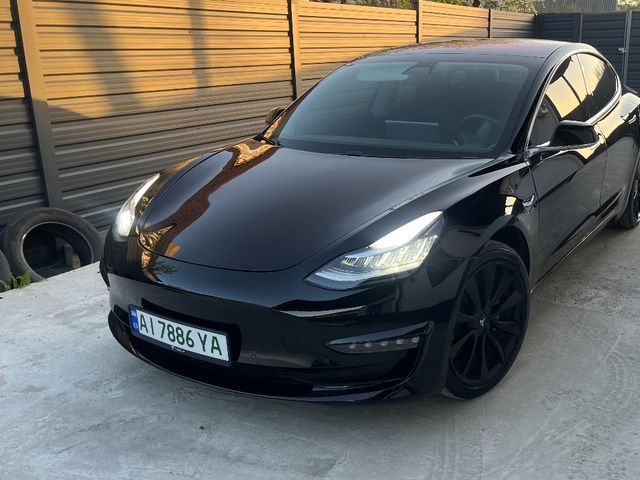 Tesla Model 3 - фото 1