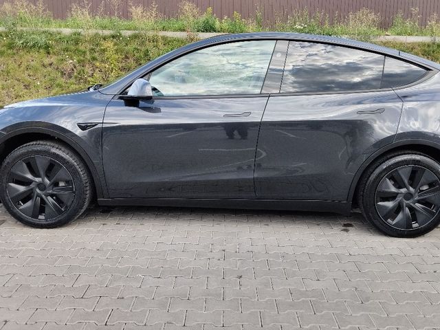 Tesla Model Y - зображення 5