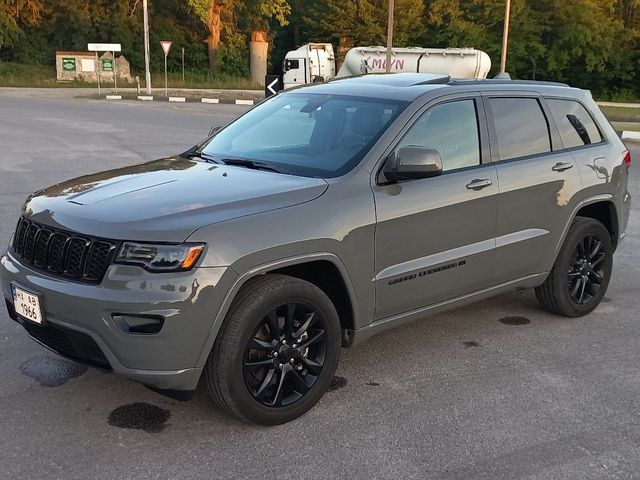 Jeep Grand Cherokee - фото 2