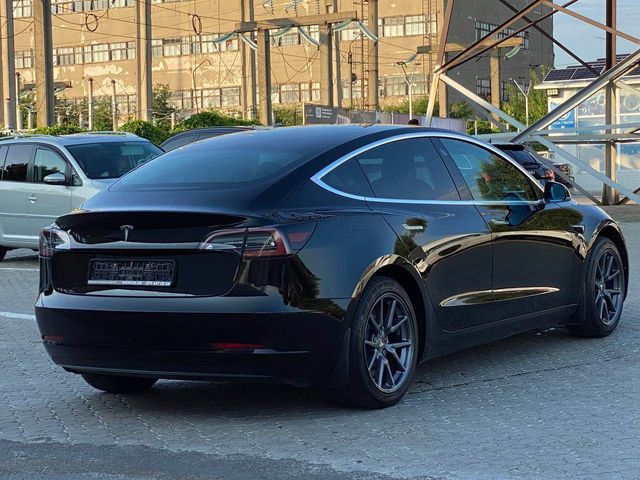 Tesla Model 3 - фото 3