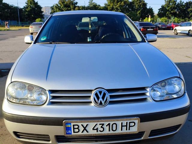 Volkswagen Golf - зображення 1