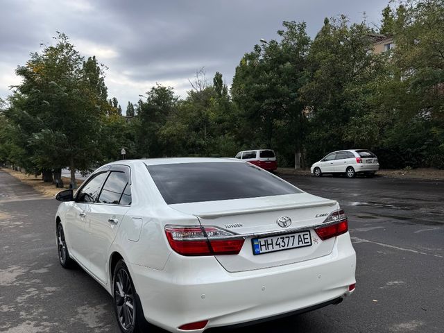 Toyota Camry - фото 1