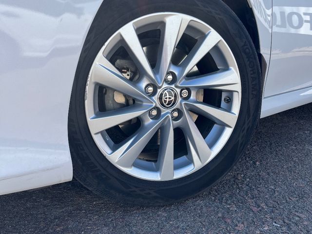 Toyota Camry - фото 2