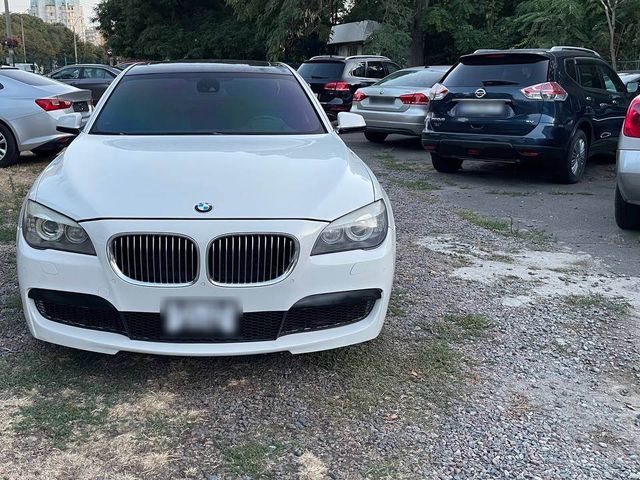 BMW 7 серії - зображення 2