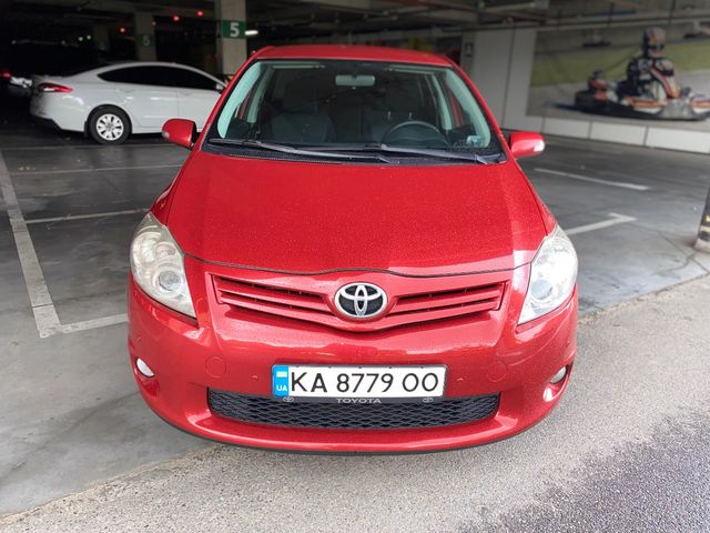 Toyota Auris - зображення 1