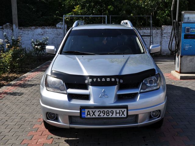 Mitsubishi Outlander - фото 1