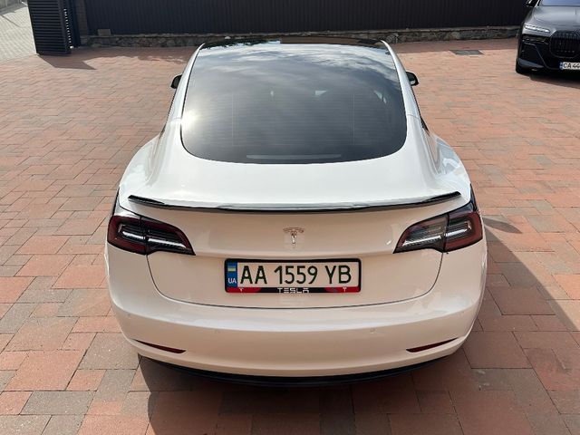 Tesla Model 3 - зображення 1