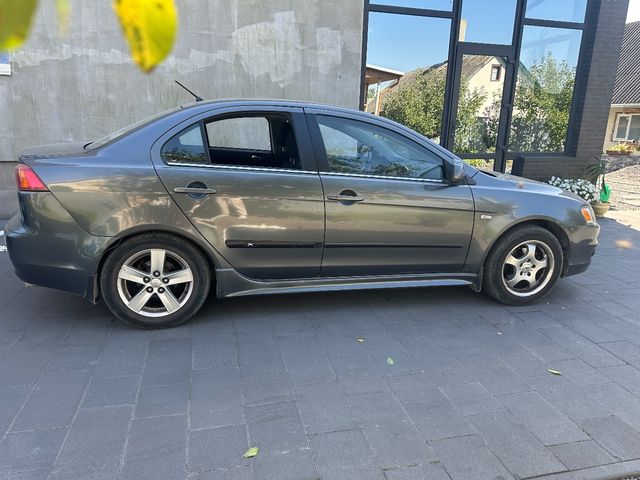 Mitsubishi Lancer - зображення 5